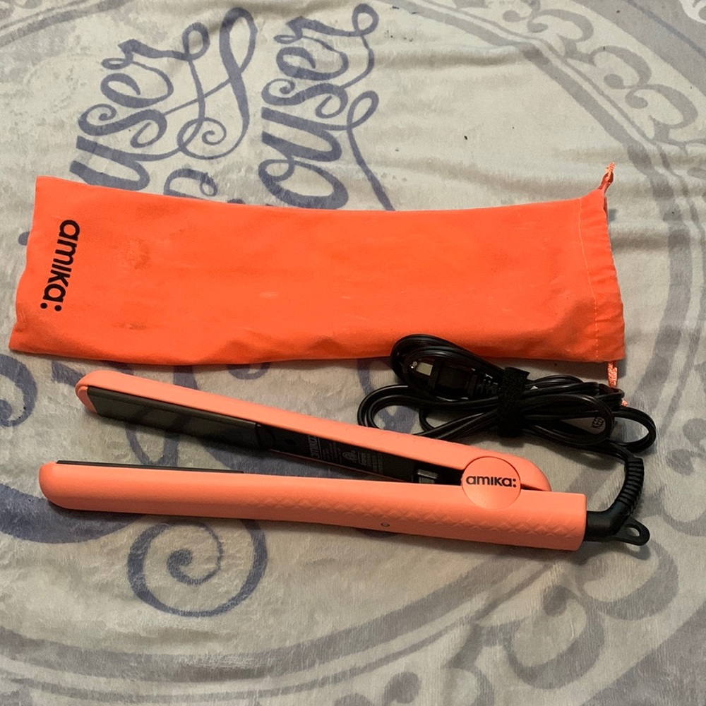Amika: hair straightener limited edition! MAKE ME AN OFFER :)